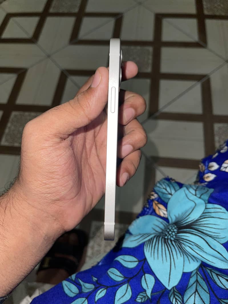 Apple iPhone 12 1