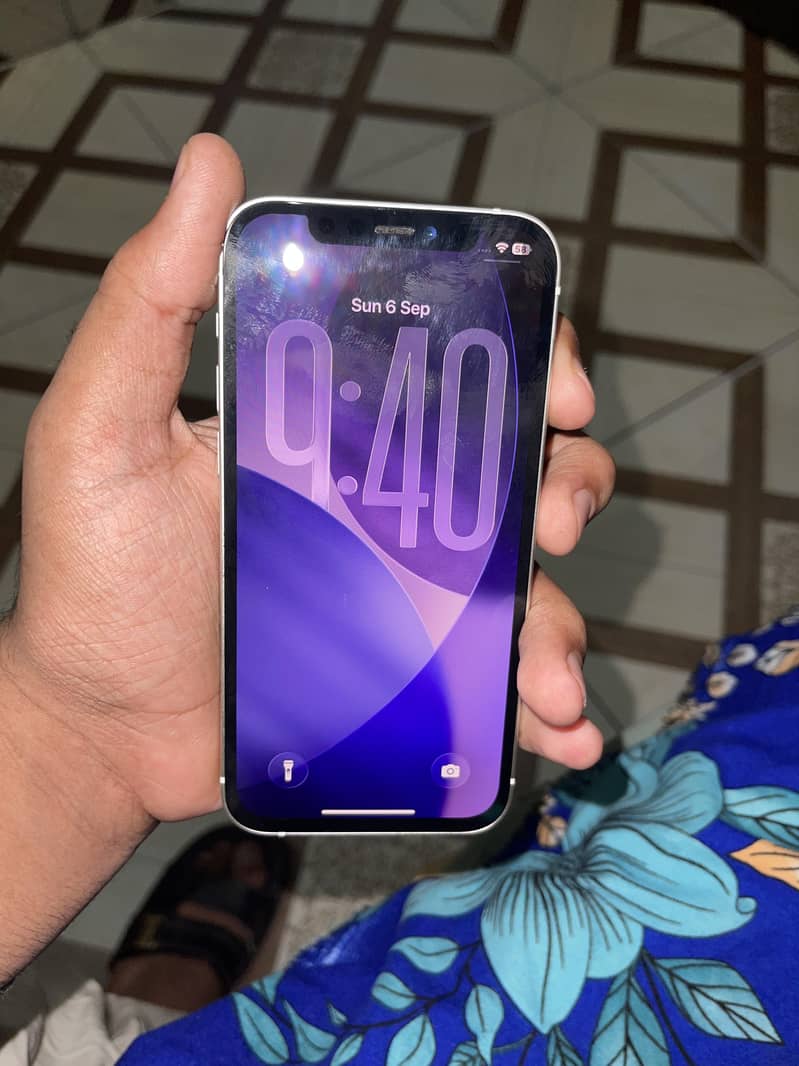 Apple iPhone 12 4