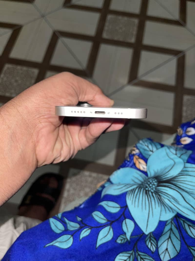 Apple iPhone 12 7