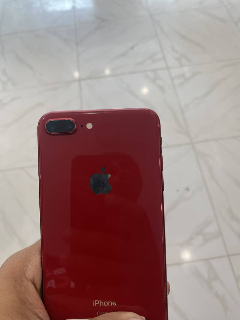 Apple iPhone 8 Plus 3