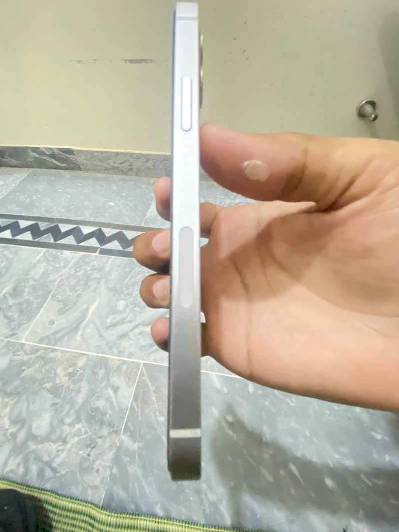 Apple iPhone 12 3