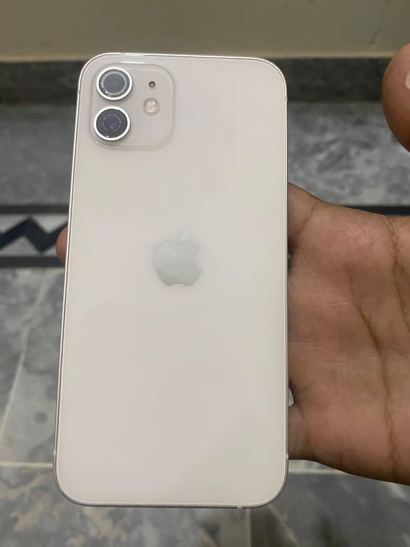 Apple iPhone 12 4