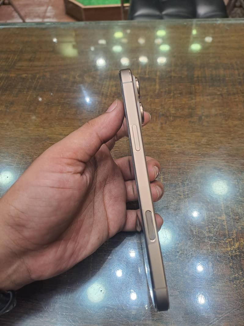 Apple iPhone 16 Pro Max 3
