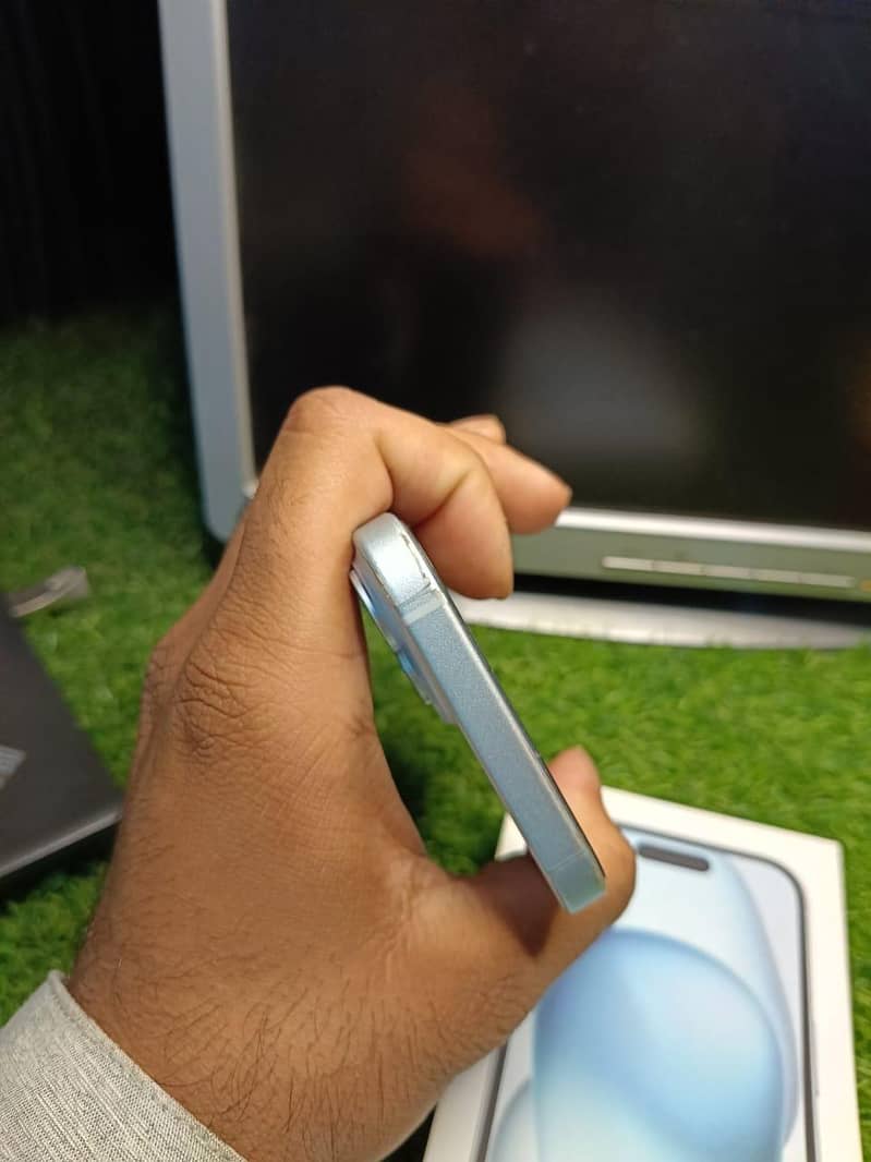 Apple iPhone 15 4