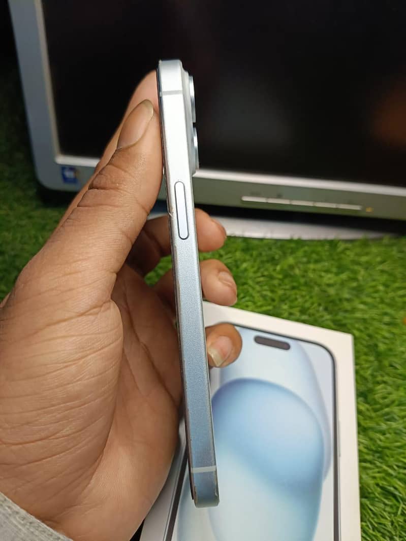 Apple iPhone 15 8