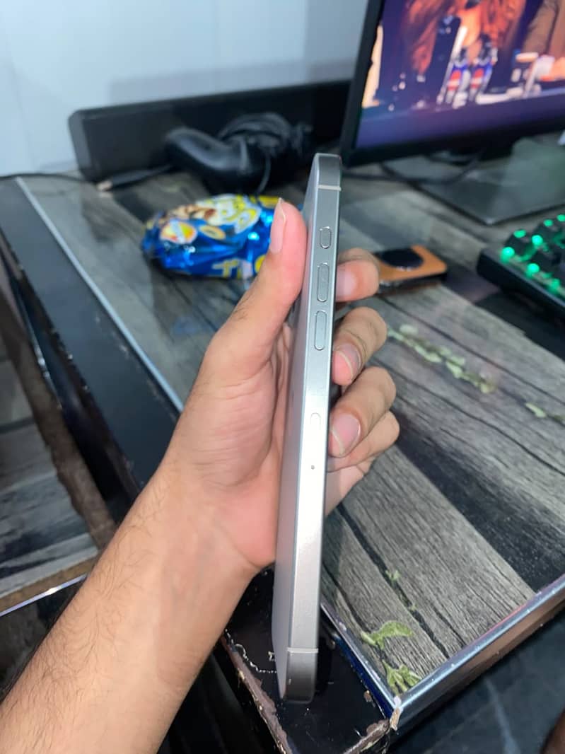 Apple iPhone 15 Pro Max 4