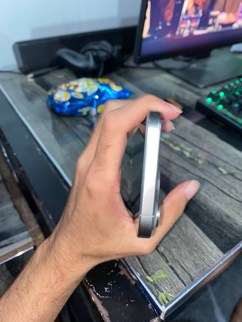 Apple iPhone 15 Pro Max 6