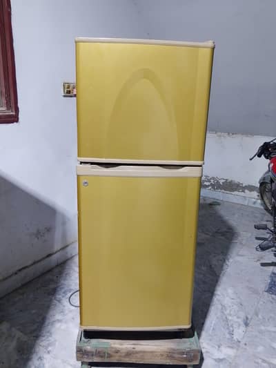 dawlance refrigerator bilkul saaf hi aje tak koi kam ni huwa sab kuchi