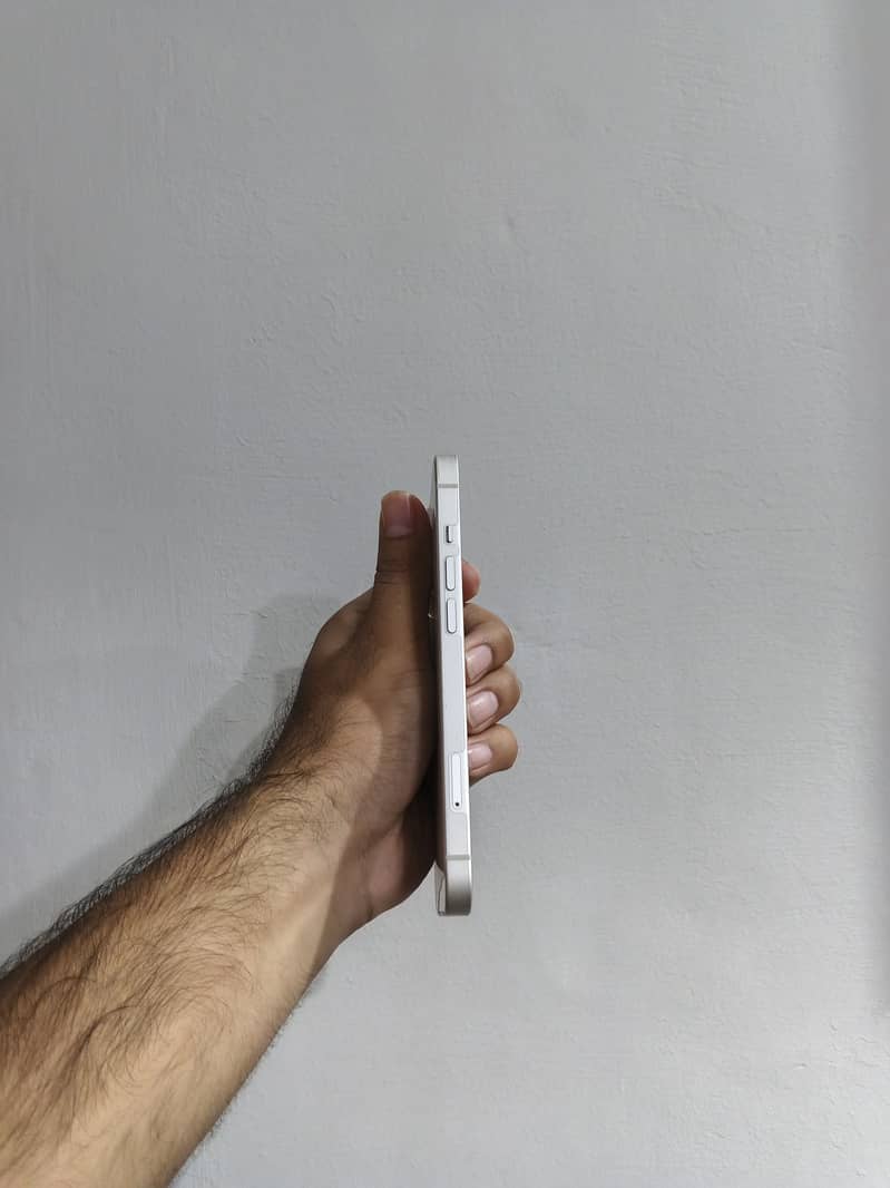 Apple iPhone 13 2