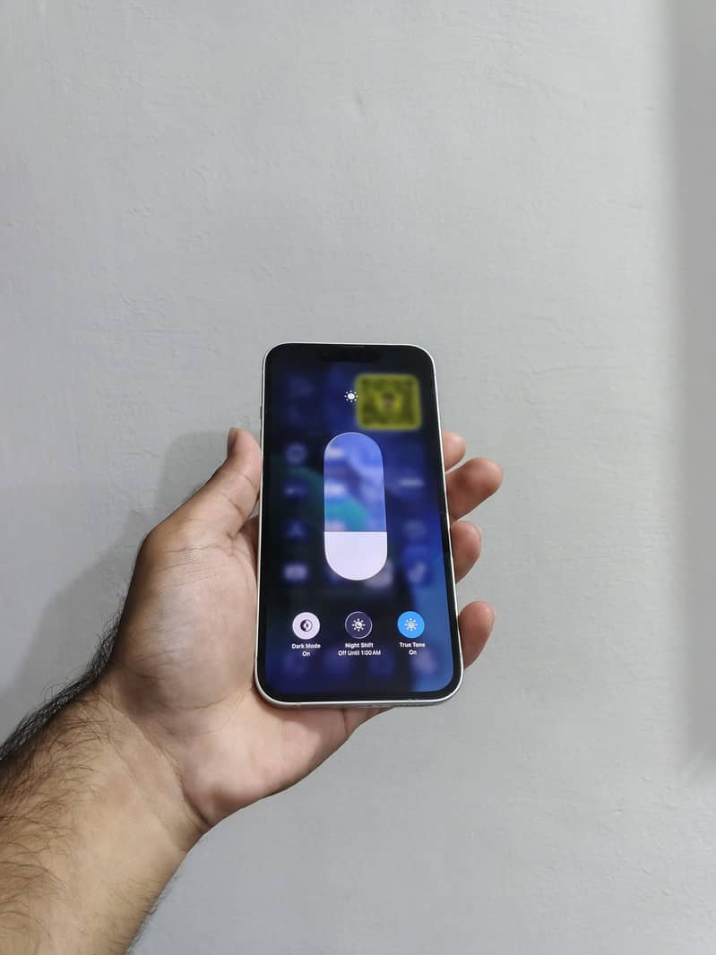 Apple iPhone 13 5
