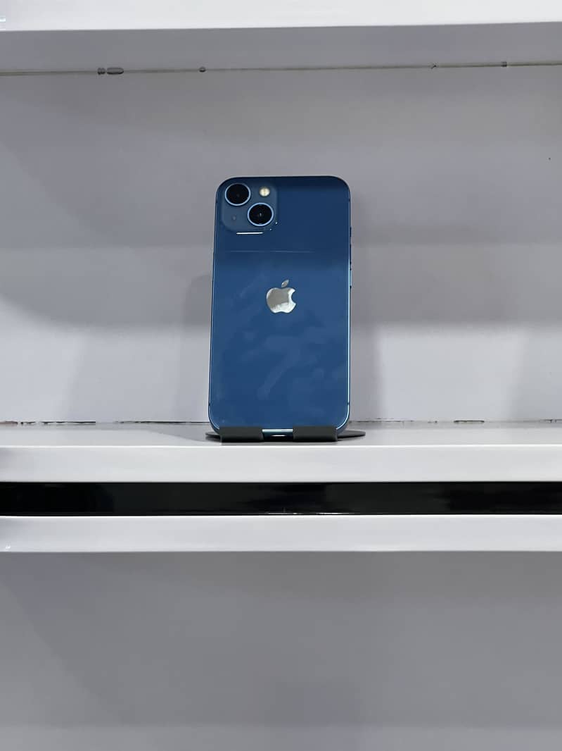 Apple iPhone 13 0