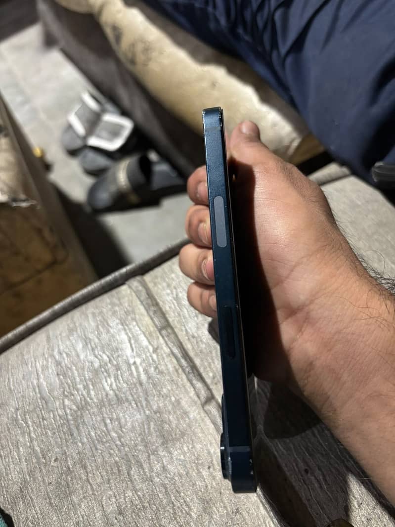 Apple iPhone 13 2