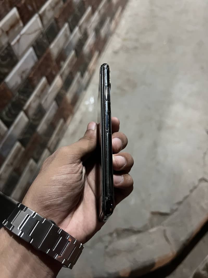 Apple iPhone X 5