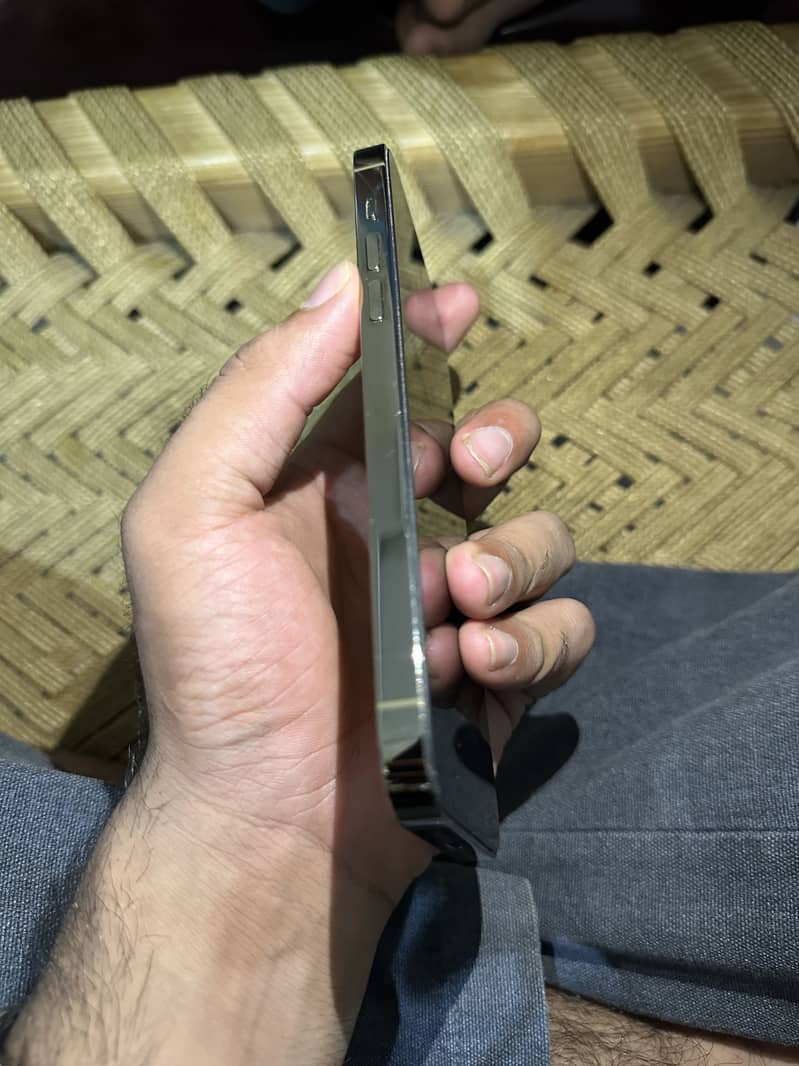 Apple iPhone 14 Pro Max 4