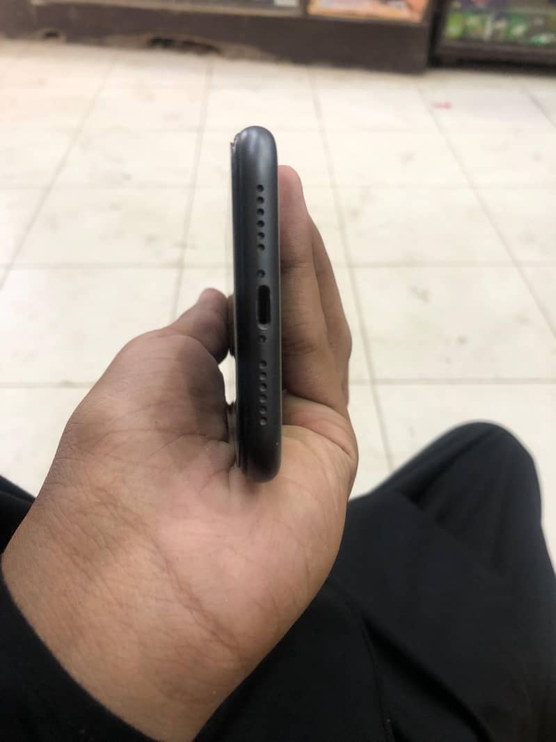 Apple iPhone 11 3