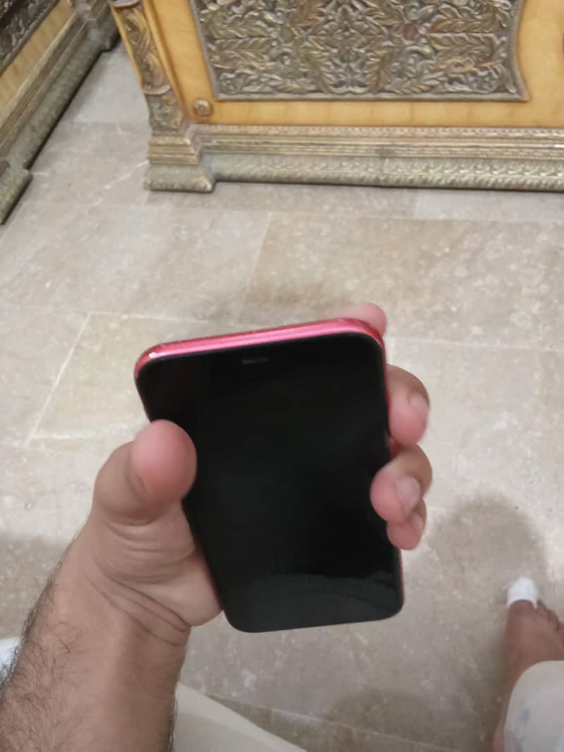 Apple iPhone 11 4