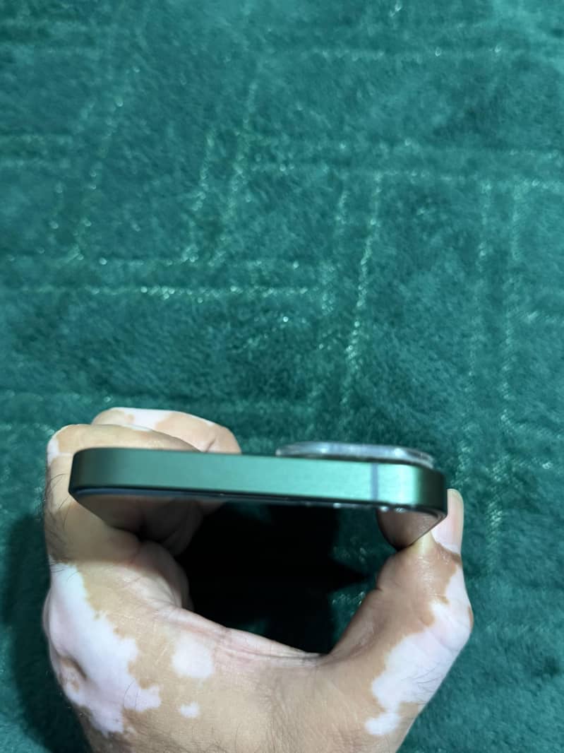 Apple iPhone 13 2