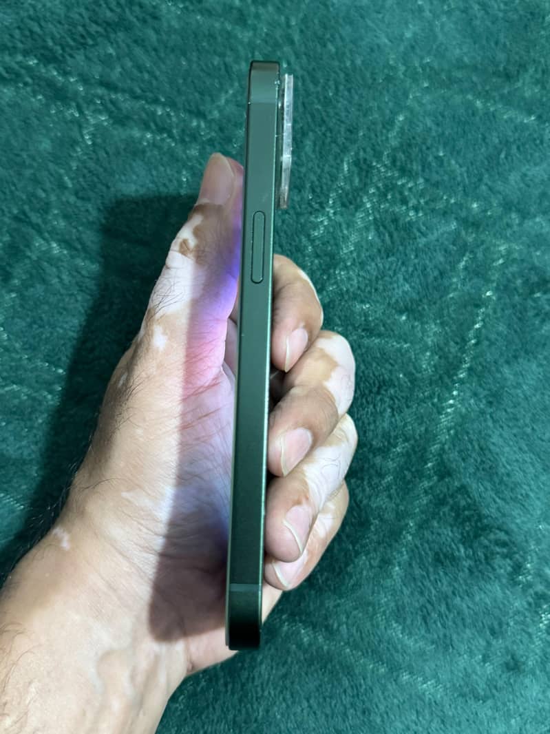 Apple iPhone 13 5
