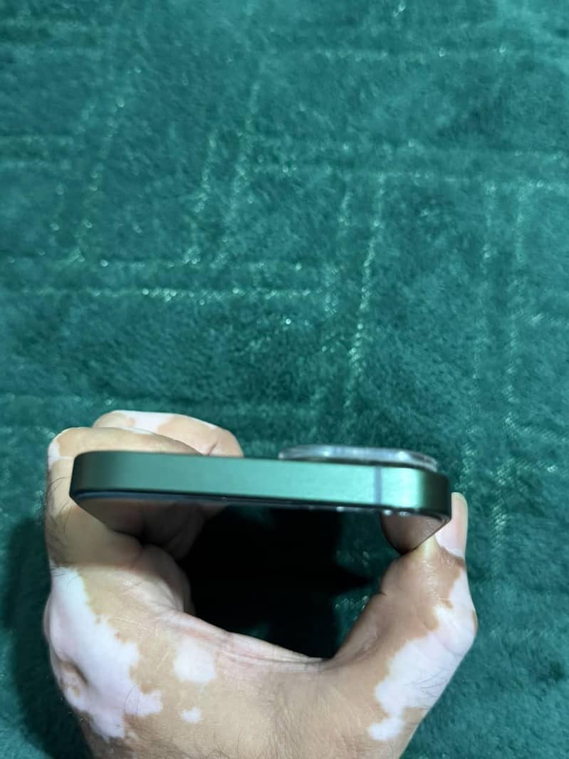 Apple iPhone 13 7