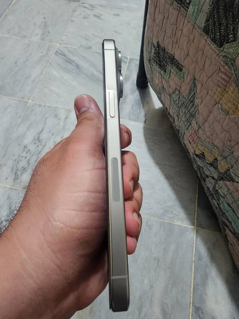 Apple iPhone 15 Pro max 4