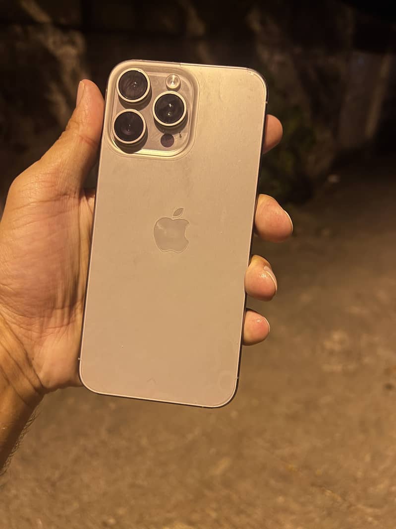 Apple iPhone 15 Pro Max 3