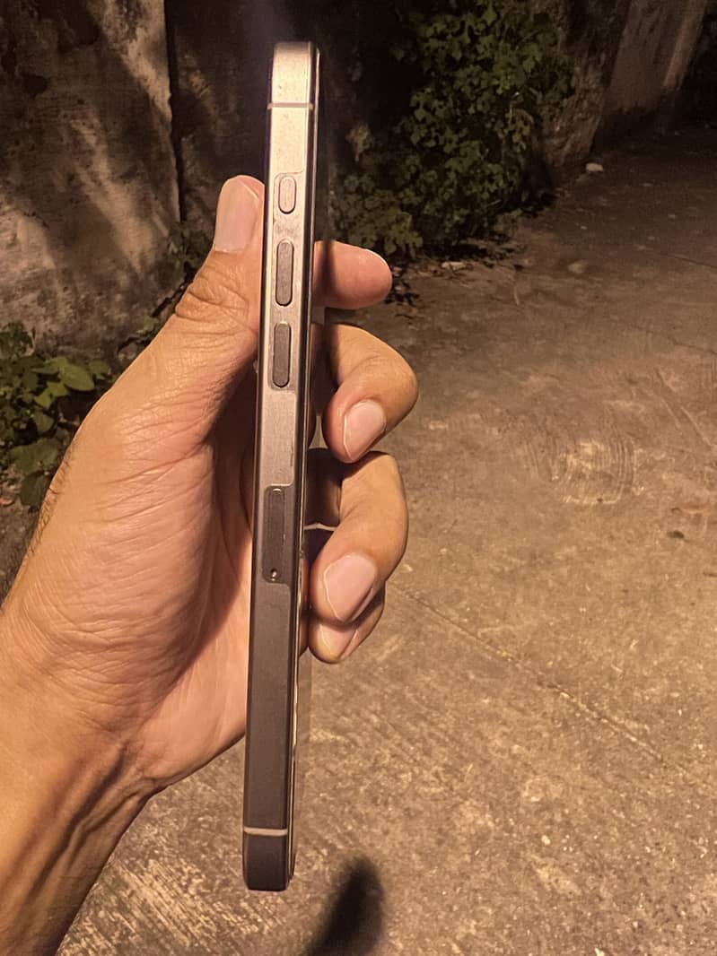Apple iPhone 15 Pro Max 5