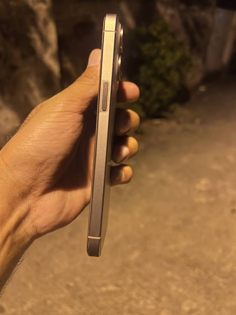 Apple iPhone 15 Pro Max 6