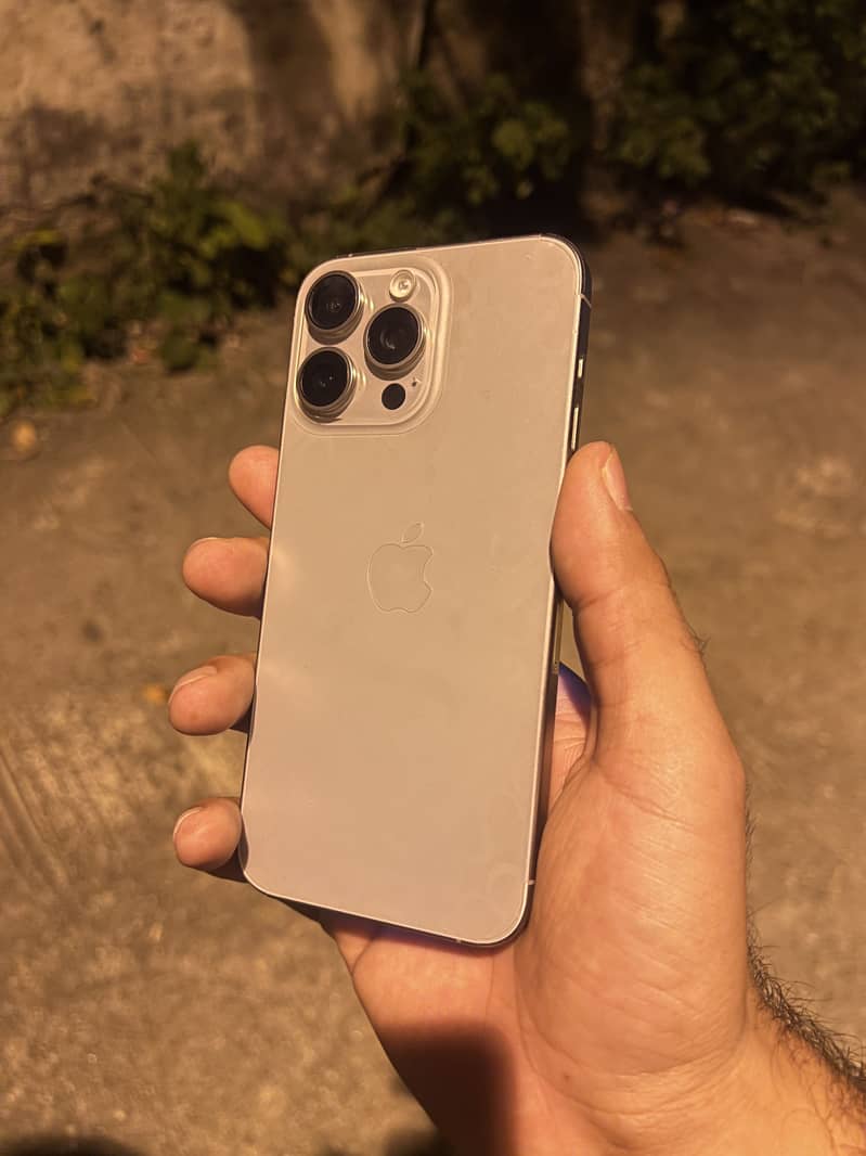 Apple iPhone 15 Pro Max 7