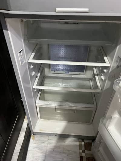 Hitachi fridge refrigerator