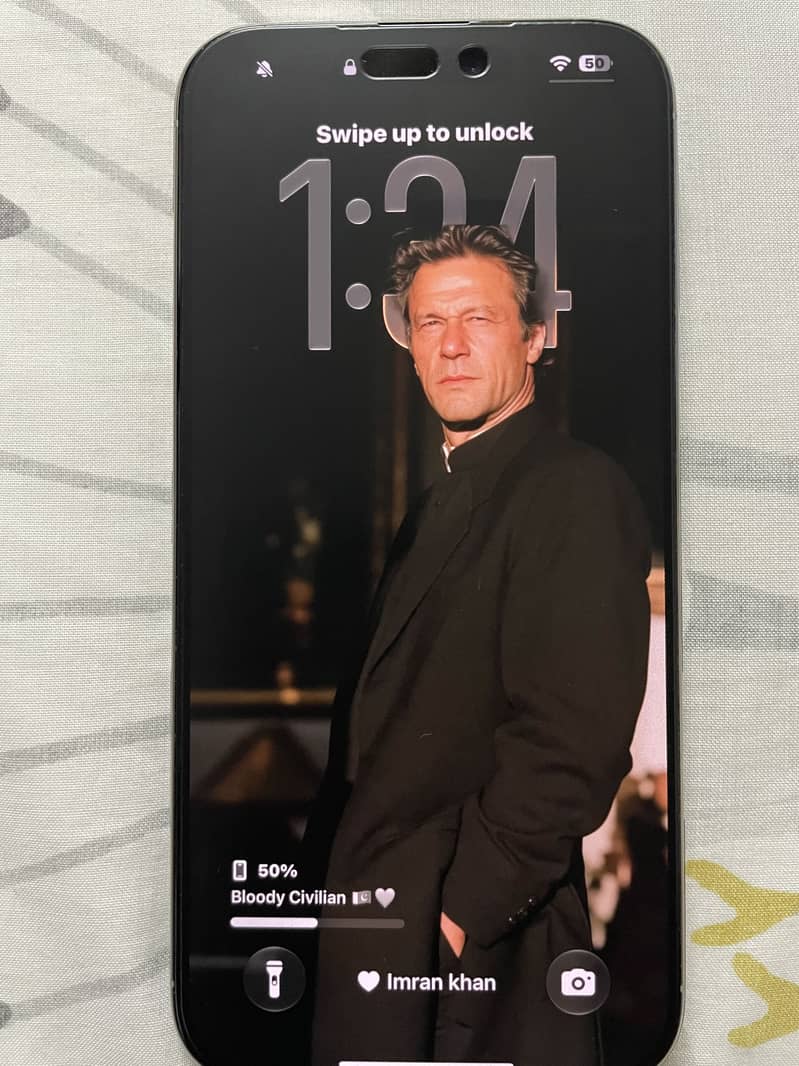 Apple iPhone 16 Pro Max 4