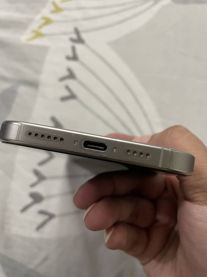 Apple iPhone 16 Pro Max 7