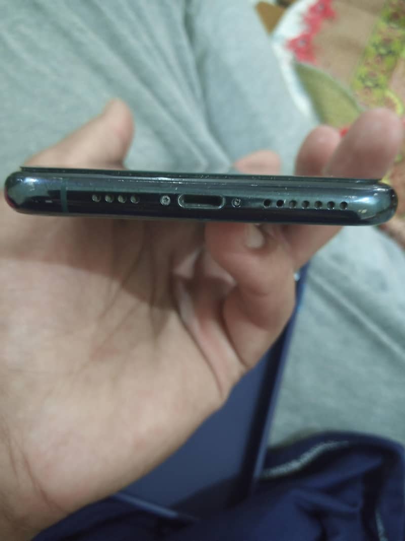 Apple iPhone 11 Pro Max 4