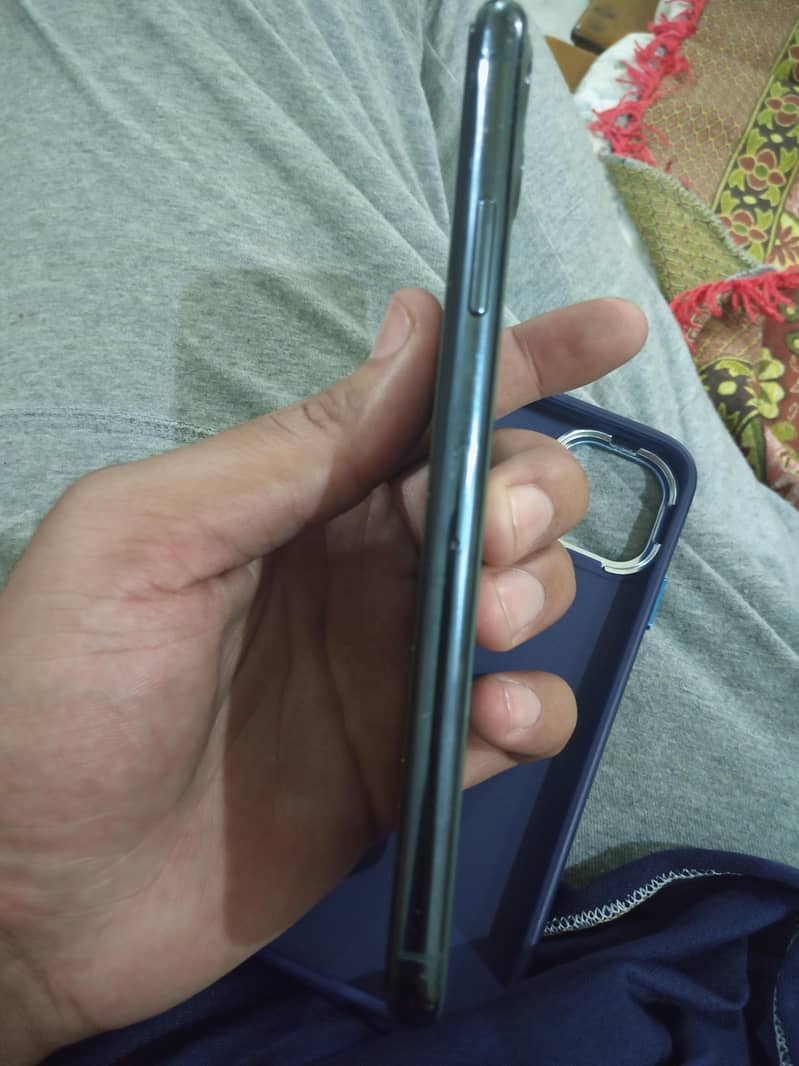 Apple iPhone 11 Pro Max 6
