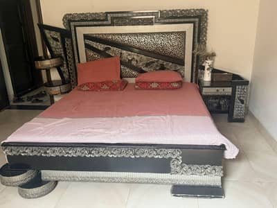 chiniyoti bed and dressing for sale