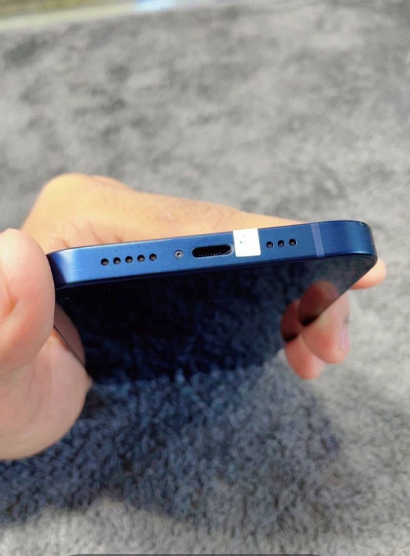 Apple iPhone 13 4
