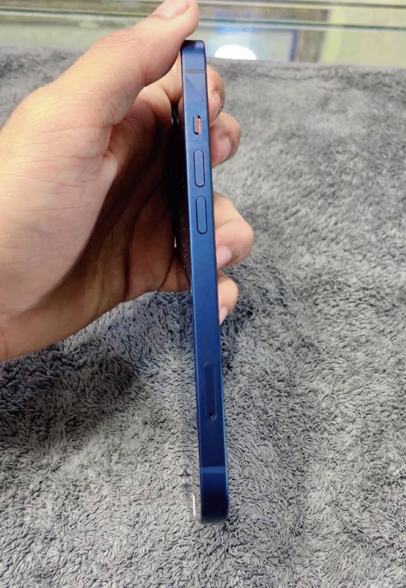 Apple iPhone 13 5