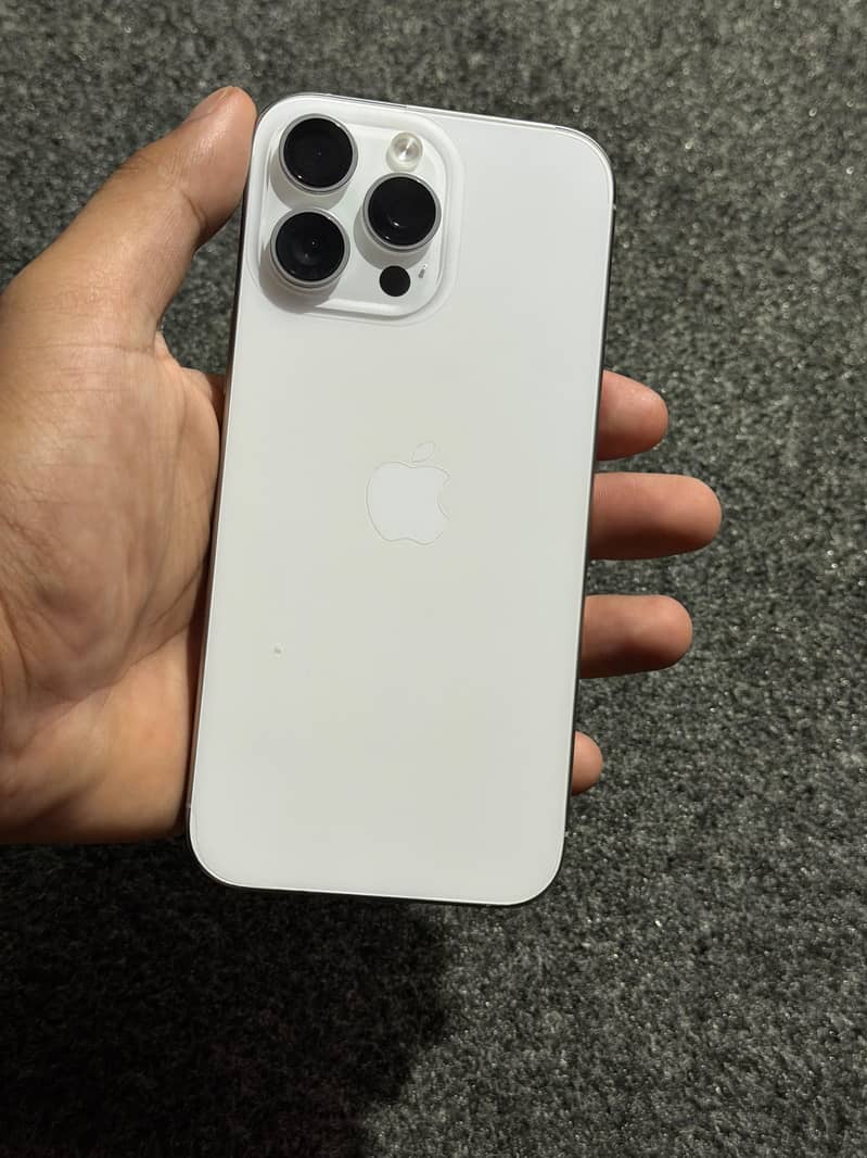 Apple iPhone 16 Pro Max 3