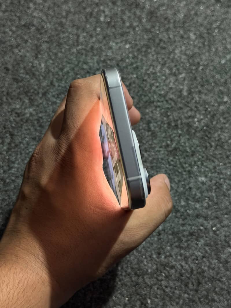 Apple iPhone 16 Pro Max 4