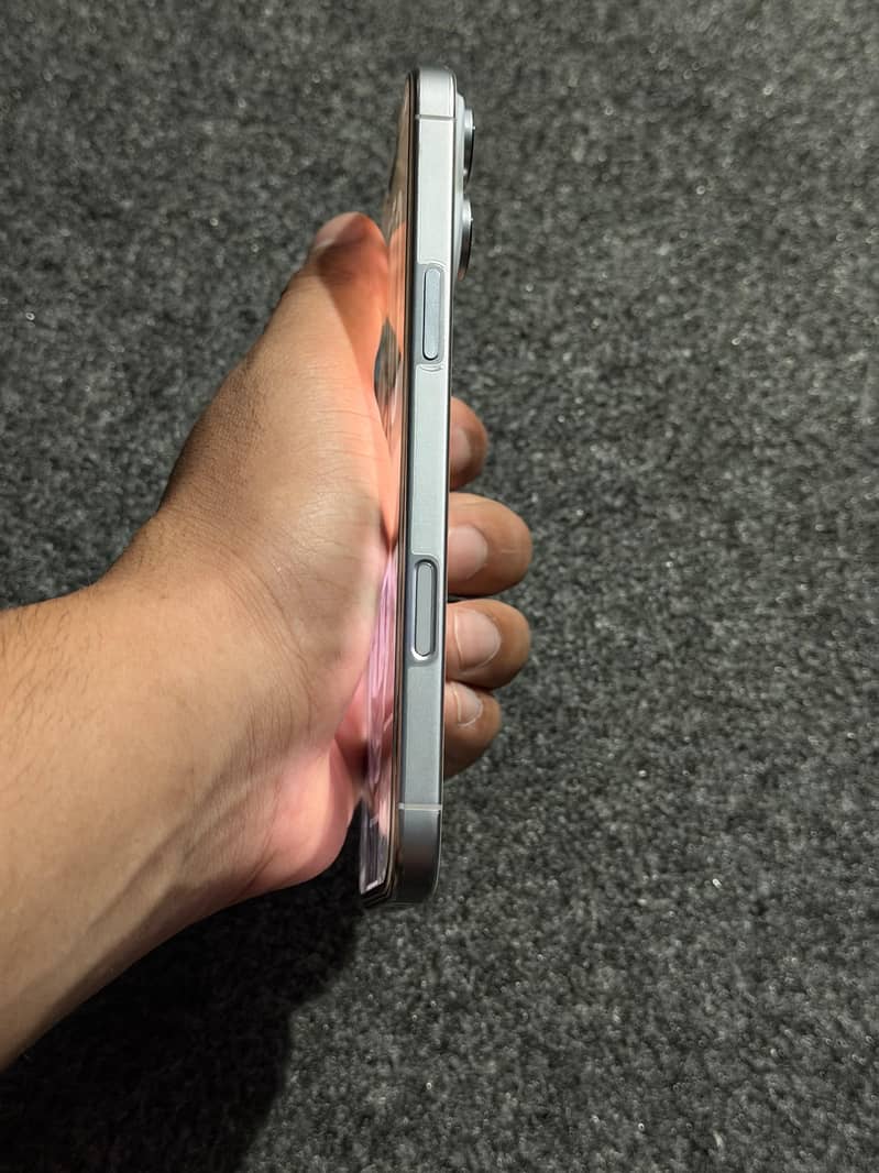 Apple iPhone 16 Pro Max 5