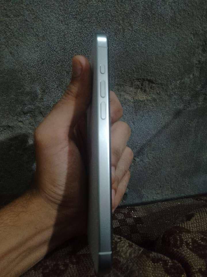 Apple iPhone 15 Pro Max 4