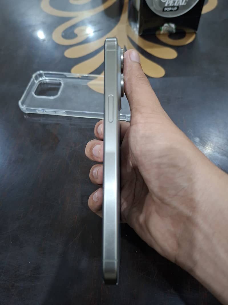 Apple iPhone 15 Pro Max 4