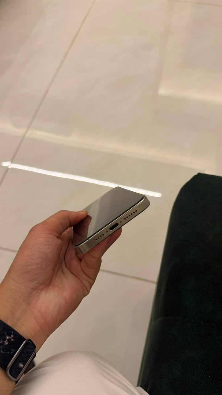 Apple iPhone 15 Pro Max 2