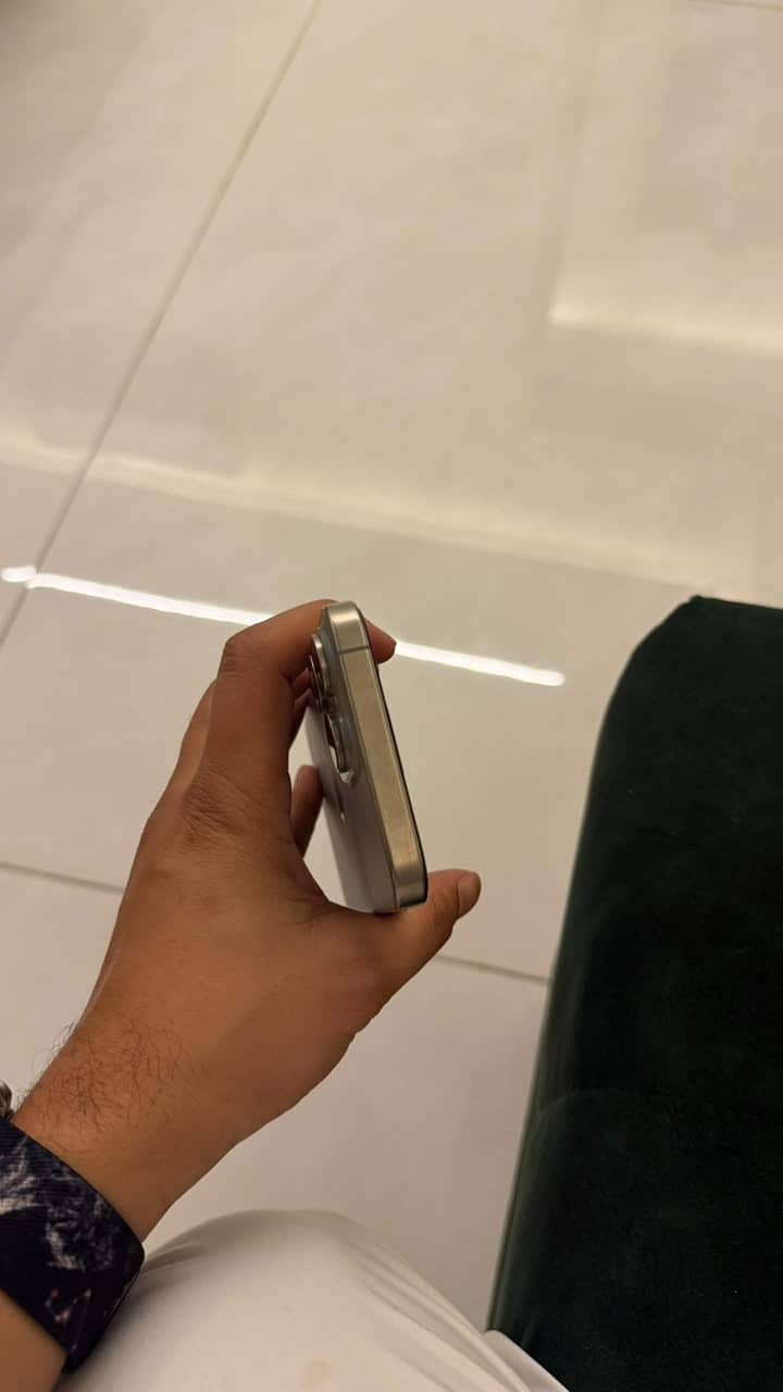 Apple iPhone 15 Pro Max 4