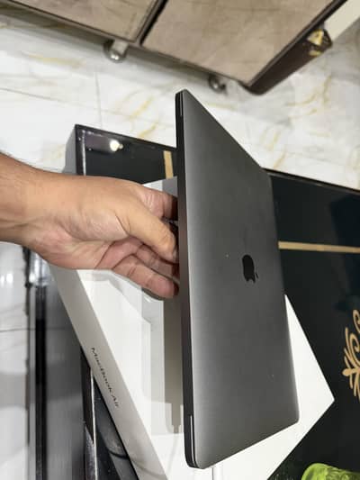 MacBook Air M1 — 10/10 Condition, 85% Battery Health