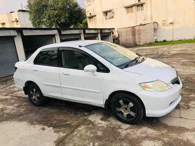 Honda city white color Islamabad registered model 2005