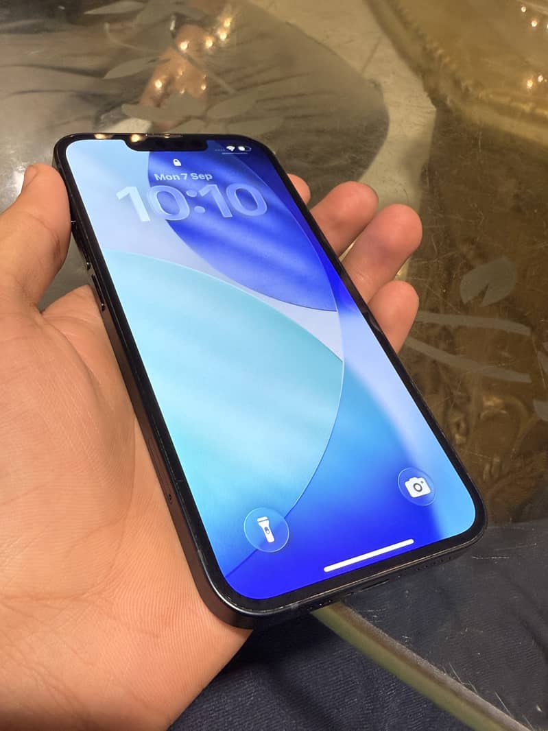 Apple iPhone 13 2