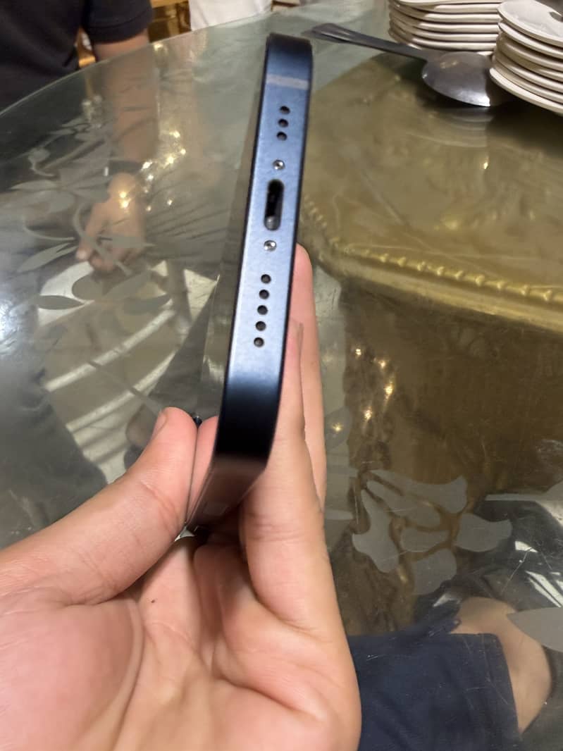 Apple iPhone 13 4