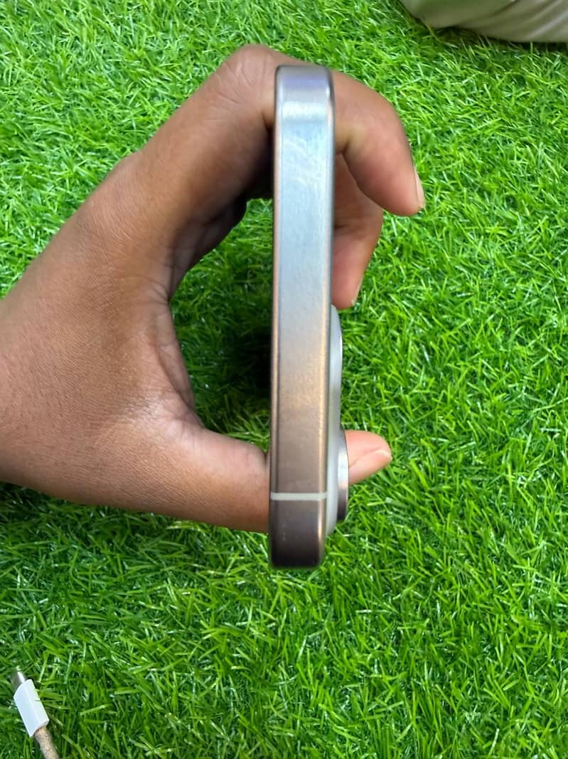Apple iPhone 15 Pro Max 0