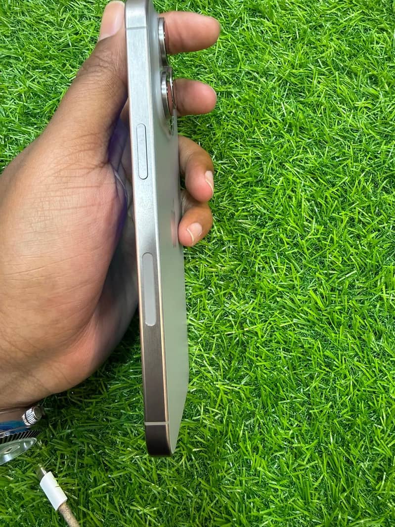 Apple iPhone 15 Pro Max 2