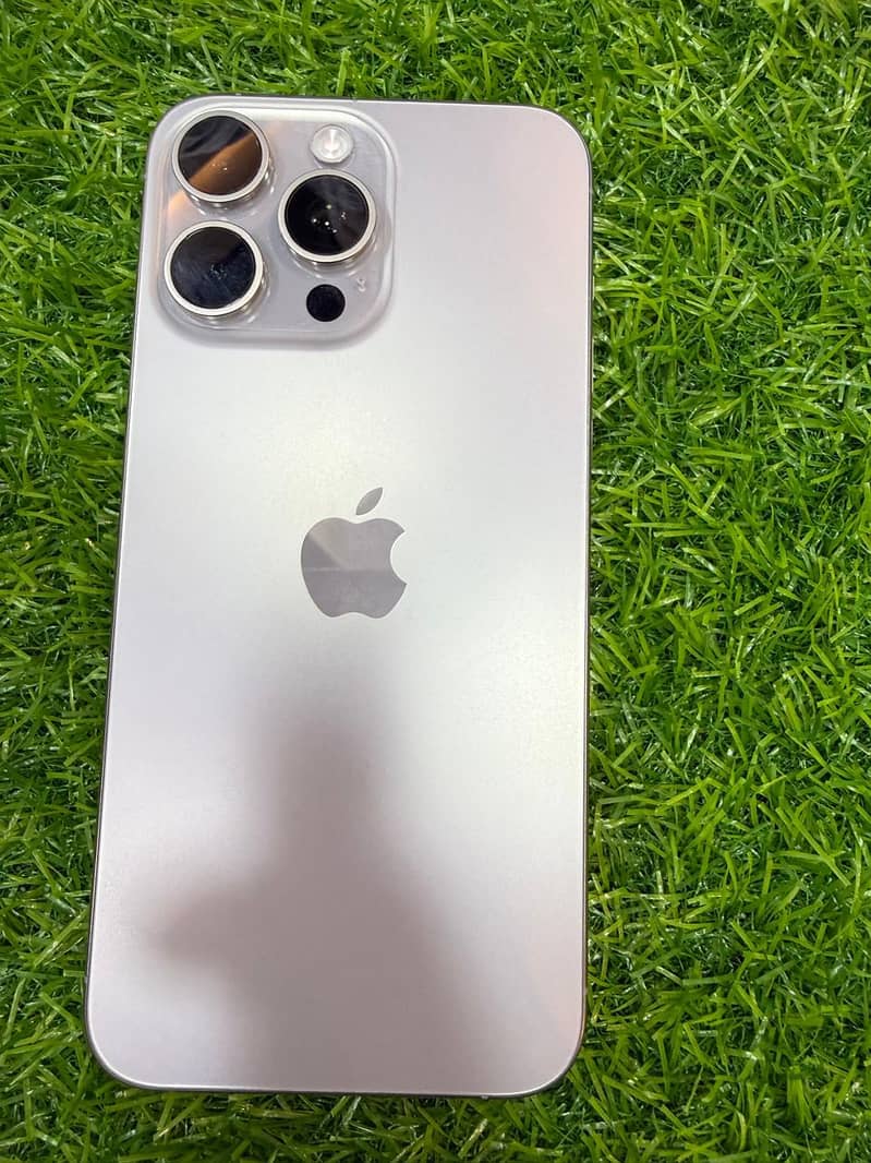 Apple iPhone 15 Pro Max 3